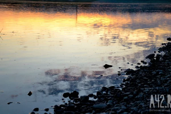 В Красноярском крае рядом с перевёрнутой лодкой обнаружены тела 2 мужчин