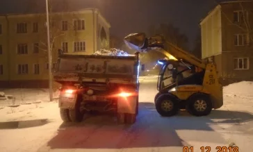 Фото: «По колено в холодной воде»: мэр Новокузнецка рассказал о работе дорожников в сложных погодных условиях  6