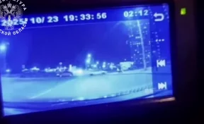 В Твери водитель сбил пешеходов на остановке