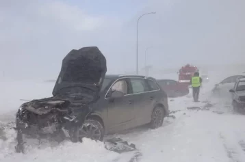 Фото: Опубликовано видео с места массового ДТП у кемеровской Лесной Поляны 1