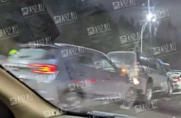 Фото: В Кемерове произошло массовое ДТП, серьёзно затруднено дорожное движение 2