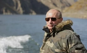 «Я обычно что в шкафу есть, то и надеваю»: Путин рассказал о стиле в одежде