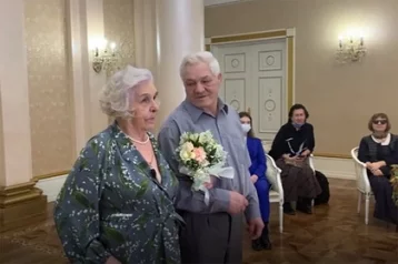 Фото: В России 92-летняя невеста и 70-летний жених сыграли красивую свадьбу 1