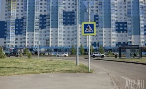 «Зато квартиры от 4 миллионов»: кемеровчане возмущены разрушенной дорогой у поликлиники на Притомском проспекте