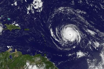 Фото: В NASA показали снимок мощнейшего урагана «Ирма» из космоса 1