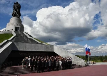 Фото: В Кемерове в День Государственного флага привели к присяге 49 полицейских 3