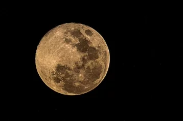 Фото: Астроном-любитель снял на видео загадочные объекты, пролетевшие мимо Луны 1
