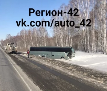 Фото: Стали известны подробности ДТП с рейсовым автобусом в Кузбассе 1