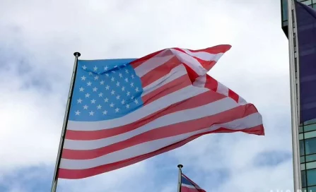 Автомобиль протаранил вход в аэропорт Детройта