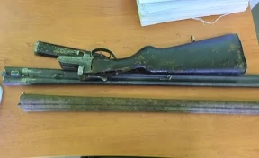Красноярец нашёл мешок с оружием на рыбалке в Кузбассе