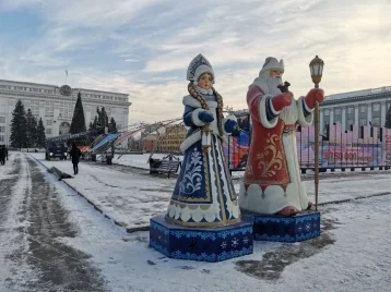 Фото: Мэрия показала, где в центре Кемерова появились новогодние атрибуты 1