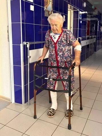 Фото: В Кузбассе 90-летняя женщина смогла ходить после перелома шейки бедра 1