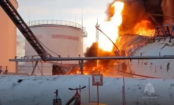 Фото: В Коми взорвался резервуар для хранения нефти, есть погибший 1