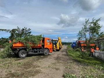 Фото: Власти опубликовали фото восстановительных работ в разрушенной ураганом деревне в Кузбассе 2