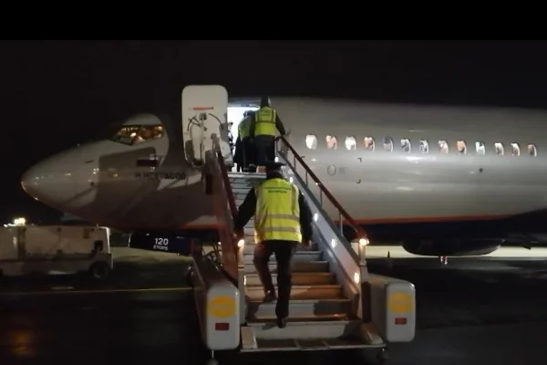 Вахтовики устроили дебош в самолёте из Иркутска в Магадан