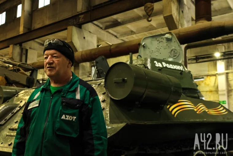 Фото: С постамента — в строй: как в Кемерове проходит подготовка военной техники ко Дню Победы 32