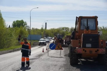 Фото: В Кемеровском микрорайоне Комиссарово начался текущий ремонт дороги 1