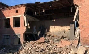 В кузбасской школе обрушилась стена