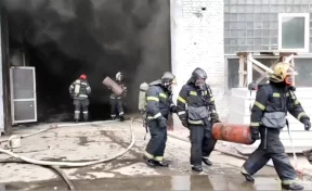 В Воронеже во время пожара на электромеханическом заводе пострадали два человека
