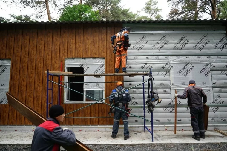 Фото: В Кемерове установили крытый модуль на месте здания спортшколы в Рудничном бору 4