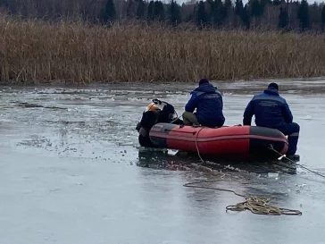 Фото: В Кузбассе рыбак провалился под неокрепший лёд на реке и утонул 2