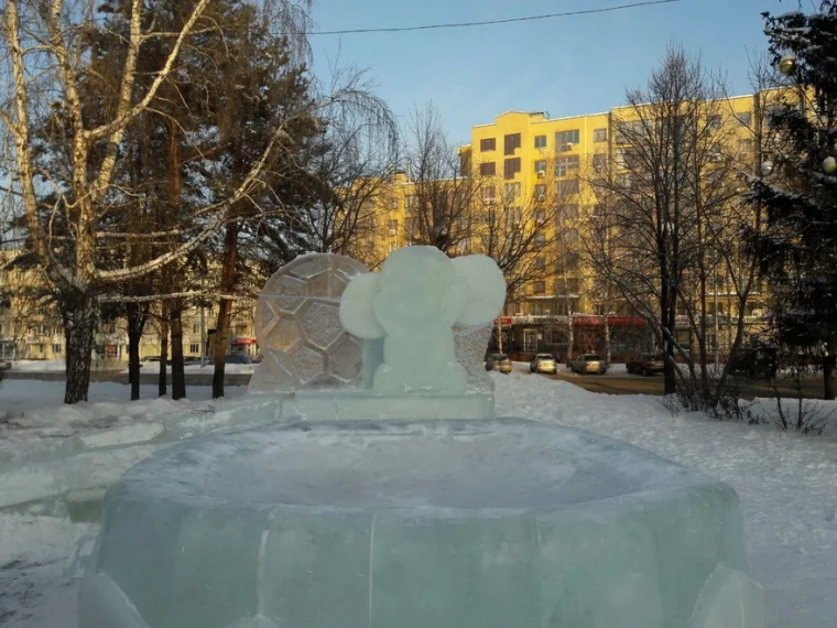Фото: В Кемерове откроют ледовый городок со светящимися фигурами 2