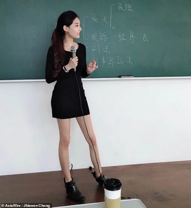 Фото: Пользователи Сети восхитились красотой учительницы из Тайваня 2