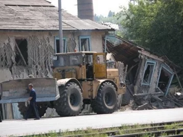 Фото: В Кузбассе снесли 56 недостроев 1