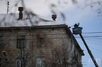 Фото: Кемеровчанам объяснили причину протекания новой крыши в доме на Сибиряков-Гвардейцев 1