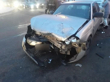 Фото: Три человека пострадали в жёстком ДТП на перекрёстке в Кузбассе 3