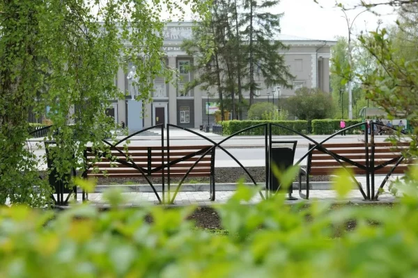 В Кемерове завершается благоустройство двух скверов в Кировском районе