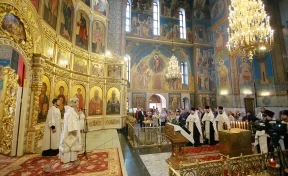 В Знаменском соборе Кемерова прошла панихида о погибших на пожарах