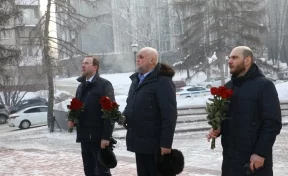 Сергей Цивилёв возложил цветы к памятнику воинам-интернационалистам в Кемерове