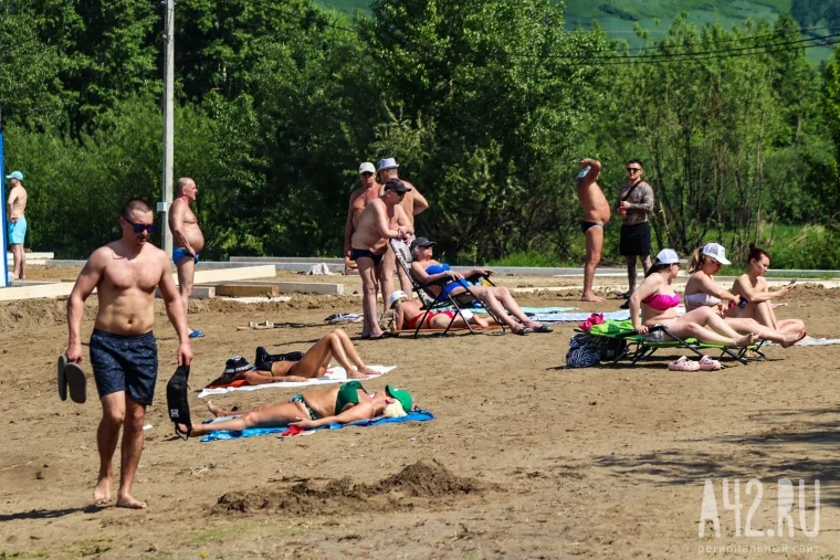 Фото: Шезлонги по 400 рублей, волейбол и душевые будут к июлю. Как выглядит традиционное место отдыха кемеровчан на Красном озере 19