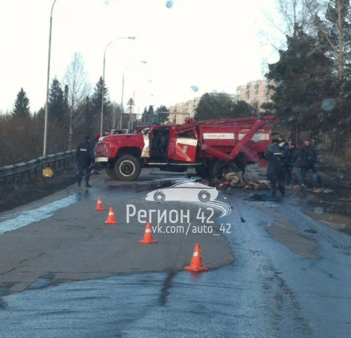 Фото: В Кузбассе перевернулась пожарная машина 4