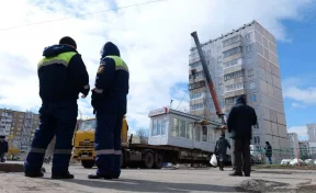 В Кемерове демонтировали киоск общепита и магазин на Молодёжном проспекте