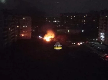 Фото: Две иномарки горели рано утром в Кемерове 1