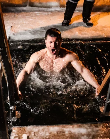 Инфаркт у купели. Кардиолог рассказал, чем крещенские купания опасны для «сердечников»