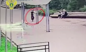В Татарстане подросток въехал в столб на электросамокате и умер в больнице