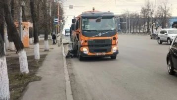 Фото: Уборка продолжается: более 200 дорожников приводят в порядок улицы Кемерова 1