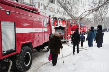 Фото: Пять человек пострадали на пожаре в кемеровском общежитии 1