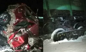 В Кузбассе вагоны грузового поезда сошли с рельсов после столкновения с автомобилем 