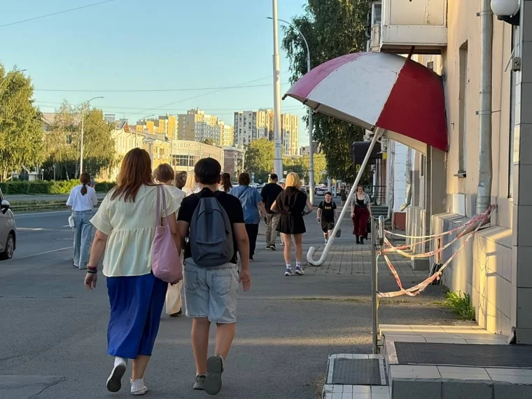Фото: Поймать эмоцию города: как прошла необычная прогулка по старому центру Кемерова 3