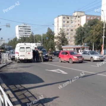 Фото: У «Юбилейного» в Кемерове сбили мотоциклиста 1