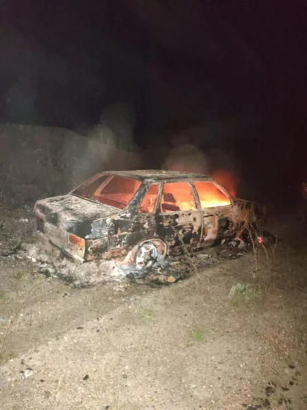Фото: Трое кузбассовцев напали на таксиста, угнали машину и сожгли её, облив бензином 2