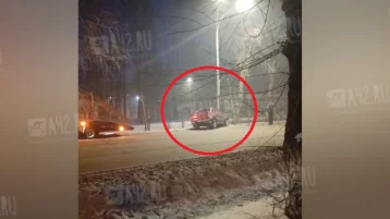 Фото: В Кемерове автомобиль снёс ограду Комсомольского парка 1