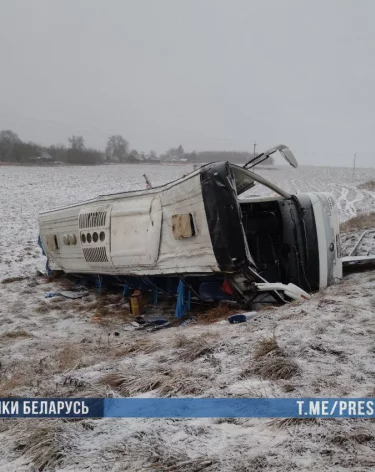 Пятеро россиян пострадали в ДТП с перевернувшимся автобусом в Беларуси