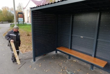 Фото: В Кемерове начали ставить остановки у путепровода по улице Марата 3