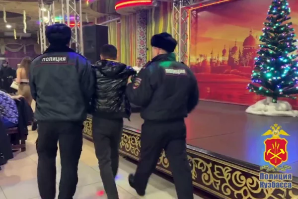 Десятки сотрудников полиции и Росгвардии провели рейды по барам и клубам Новокузнецка