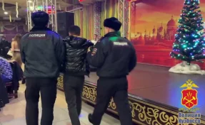 Десятки сотрудников полиции и Росгвардии провели рейды по барам и клубам Новокузнецка